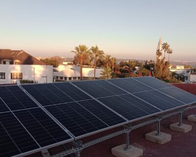 Café-Restaurant Écologique : Un Avenir Lumineux grâce à l&rsquo;Énergie Solaire »