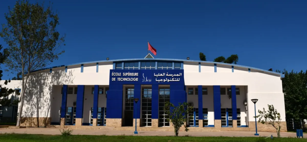 Projet d&rsquo;Éclairage Solaire Intelligent pour un Campus Écologique : Illuminer l&rsquo;Avenir à l&rsquo;École Supérieure de Technologie de Kénitra(EST)